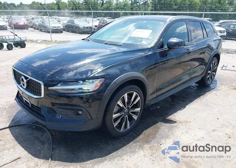 2021 Volvo V60 Cross Country T5 from USA, damaged, VIN YV4102WK3M1074020